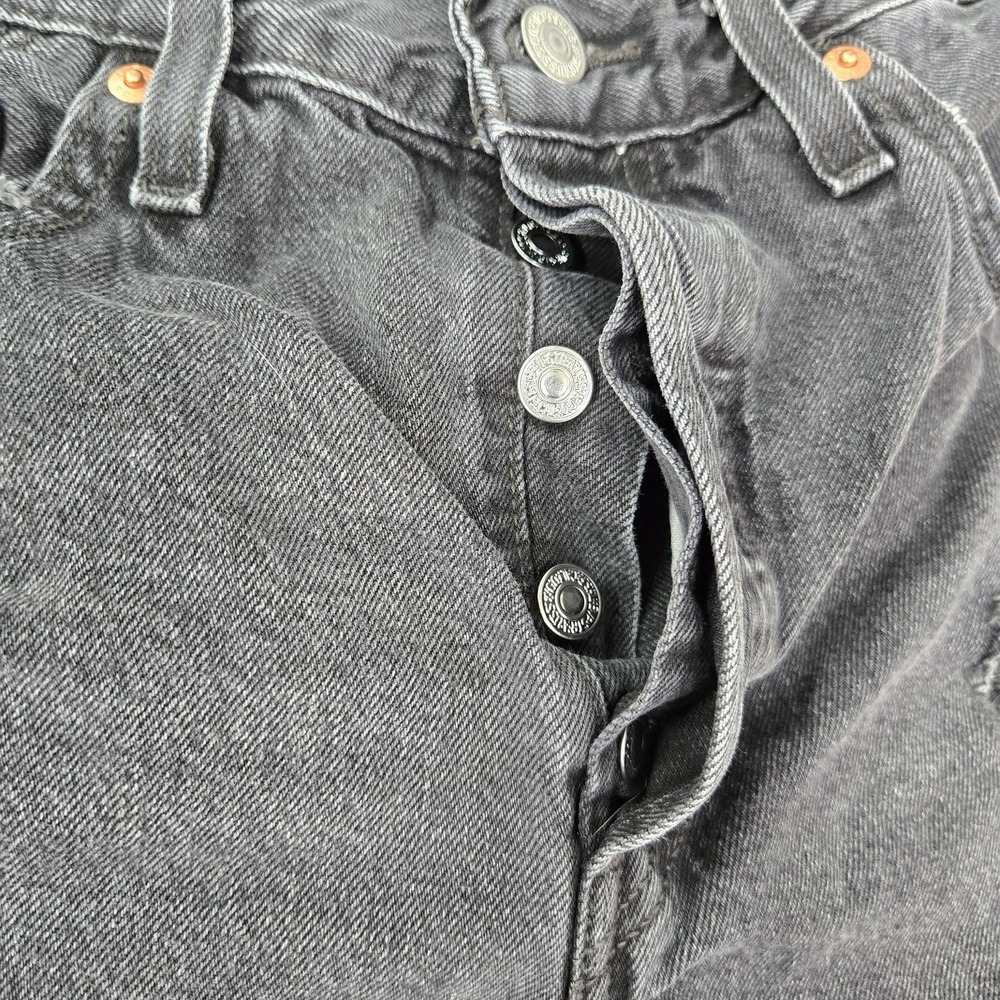 Levi's 501 Women Shorts W30 Black Denim Original Fit‎ Straight Leg Distressed - Picture 6 of 11